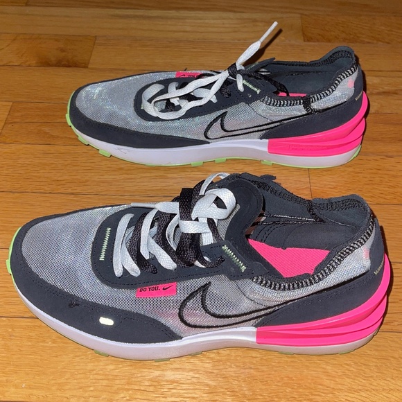 Women's Nike Waffle One Sneakers - Picture 2 of 6